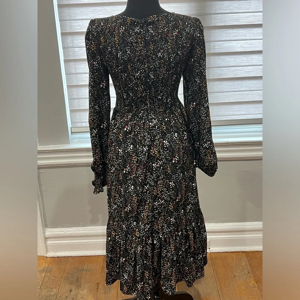 Midi dress with flowers - Picture 5 of 8